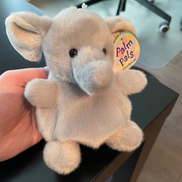 Stomps Elephant Palm Pals - Picture 3 of 8